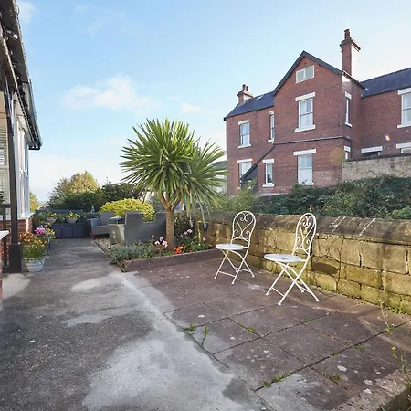 Host & - Prospect Retreat *