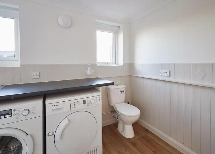 Host & - Prospect Retreat *