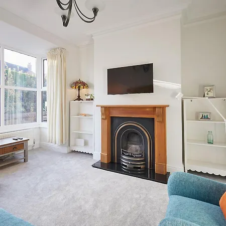 Host & - Prospect Retreat *